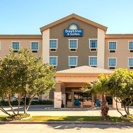 Days Inn & Suites By Wyndham San Antonio Near Frost Bank Center Exterior foto