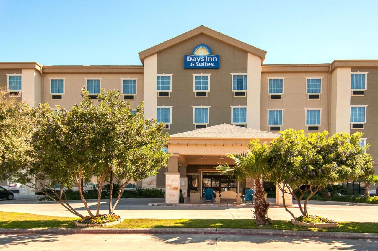 Days Inn & Suites By Wyndham San Antonio Near Frost Bank Center Exterior foto